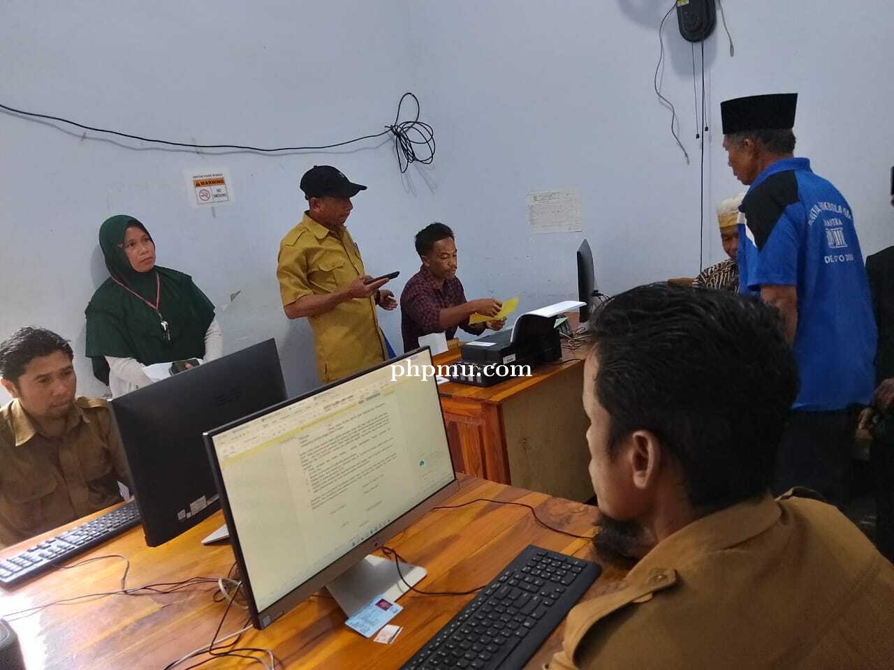 Pelayanan Umum Pegawai Kantor Desa Dalam Melayani Kebutuhan Masyarakat